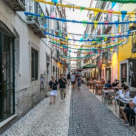 Plum Guide - Twilight Lines * Lisboa